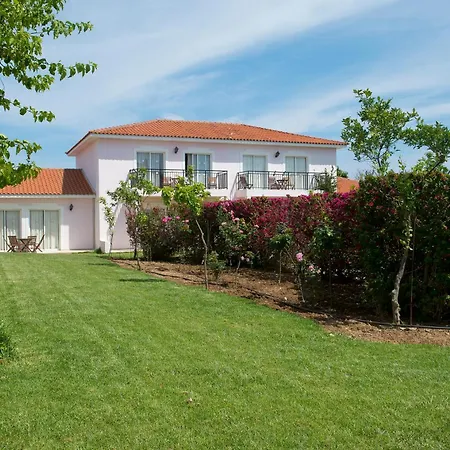 Aparthotel Akamanthea Village
