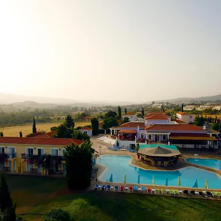 Aparthotel Akamanthea Village 4*
