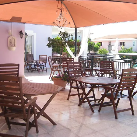 Akamanthea Village Polis