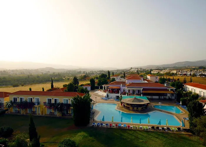 Aparthotel Akamanthea Village 4*