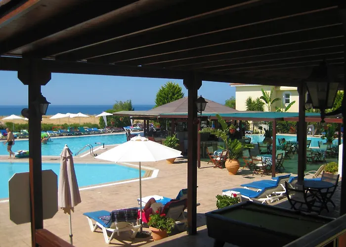 Aparthotel Akamanthea Village 4*