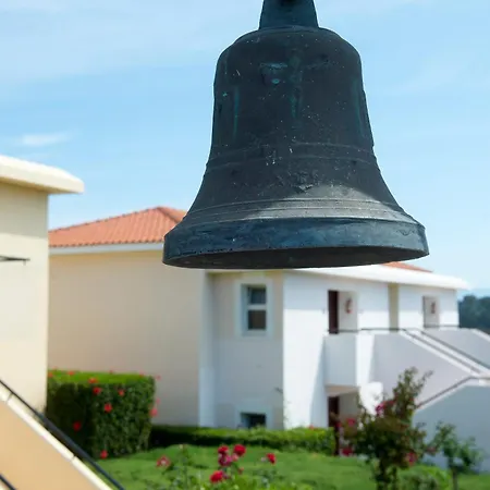 Akamanthea Village Polis