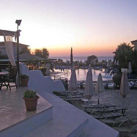 Hotel apartamentowy Akamanthea Village