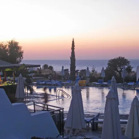 Akamanthea Village Polis