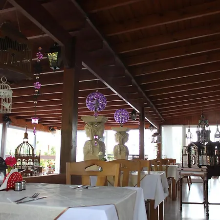 Hotel apartamentowy Akamanthea Village