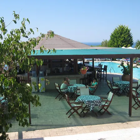 Apart-hotel Akamanthea Village 4*