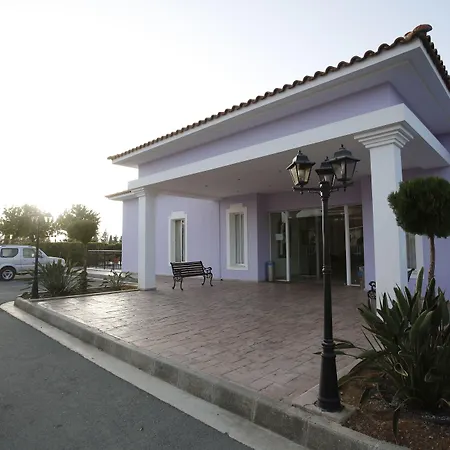 Hotel apartamentowy Akamanthea Village