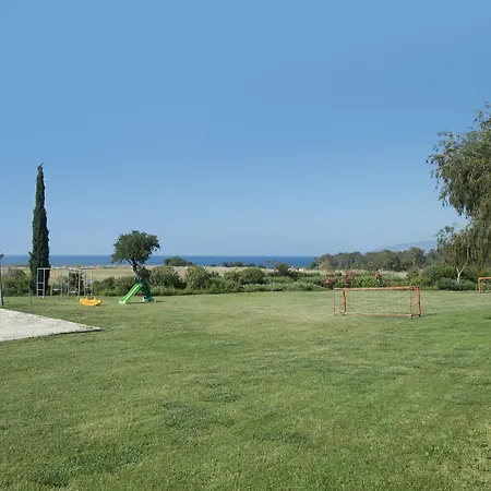 Akamanthea Village Polis