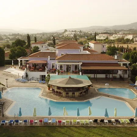 Akamanthea Village Polis