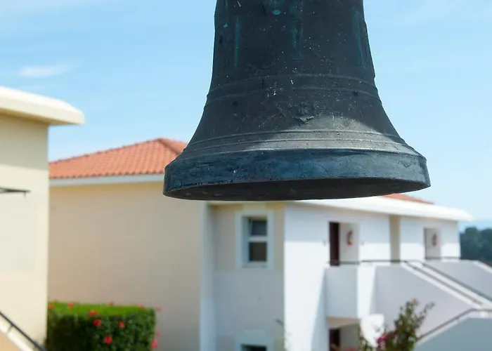 Akamanthea Village Polis