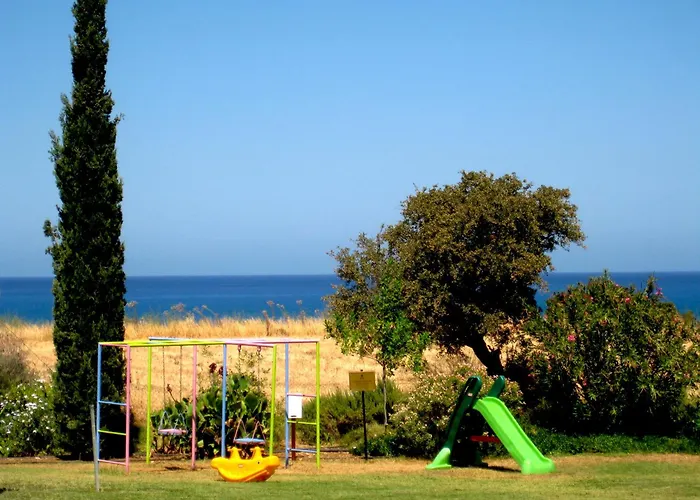 Akamanthea Village 4* Polis