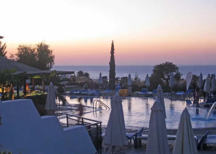 Akamanthea Village Polis