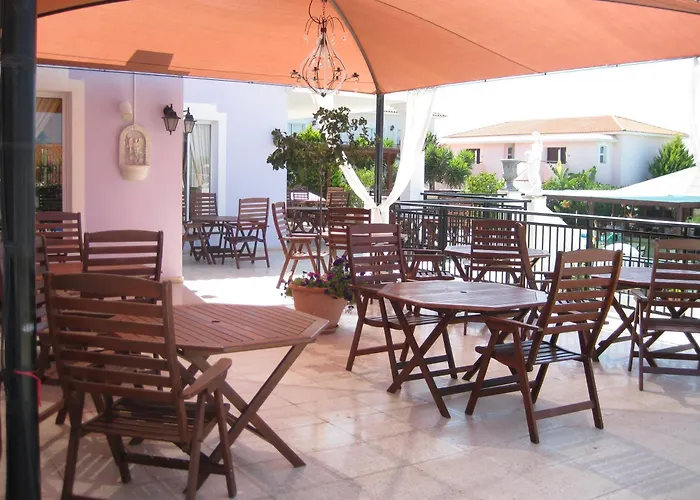 Akamanthea Village Polis