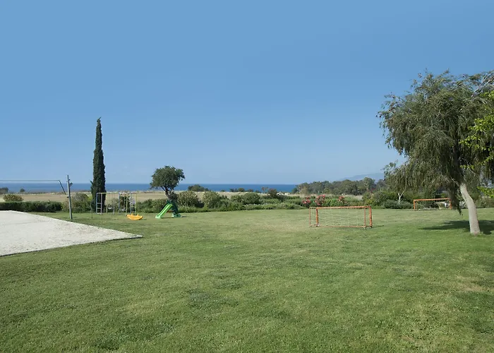 Akamanthea Village Polis