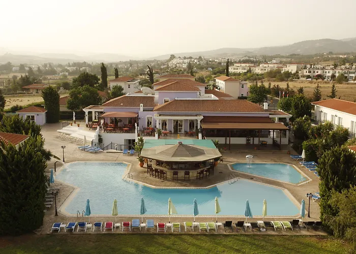 Akamanthea Village Polis